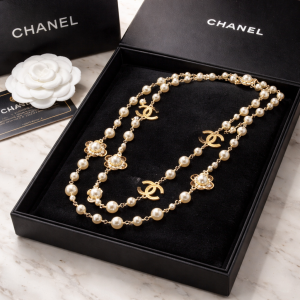 High-Fashion Icon Statement Necklace