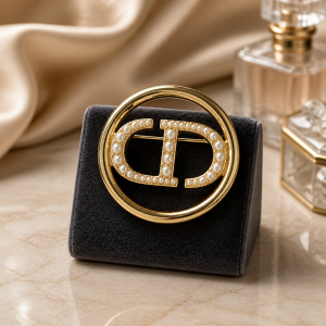 Dior Pin